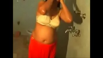 desi aunty getting tub infront of.