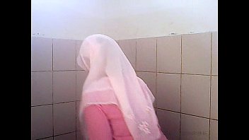 jilbab-cd-kaos merah muda