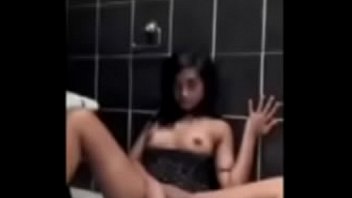 una india en selfie masturbandose