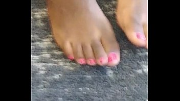 dark-hued nubile feetplay pinkish toes feet