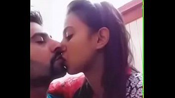 indian freshly married duo smooch