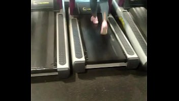thick african donk on treadmill