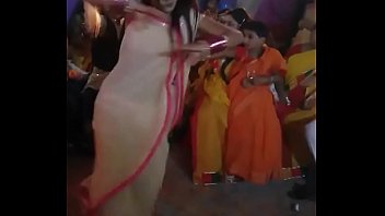 mou supah-sexy dance on cousin039_s wedding village shelaidaha.