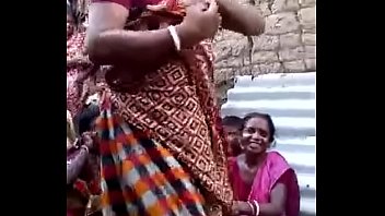 indian aunty demonstrating snatch